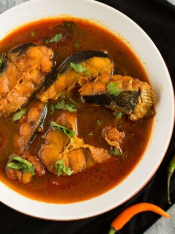 1 Delicious Bangladesh Machhere Jhol Fish Curry)